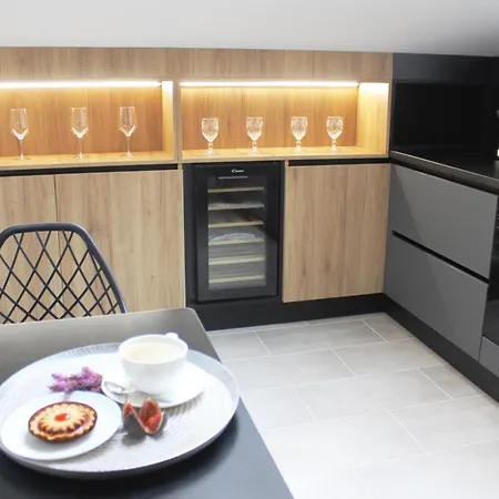 公寓 Day&night Luxury Apartment, 2 Bedrooms, Terrace, Jacuzzi Outdoor, Parking 的里雅斯特