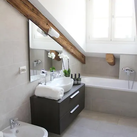公寓 Day&night Luxury Apartment, 2 Bedrooms, Terrace, Jacuzzi Outdoor, Parking 的里雅斯特