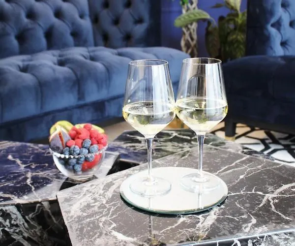 Day&night Luxury Apartment, 2 Bedrooms, Terrace, Jacuzzi Outdoor, Parking * Τεργέστη